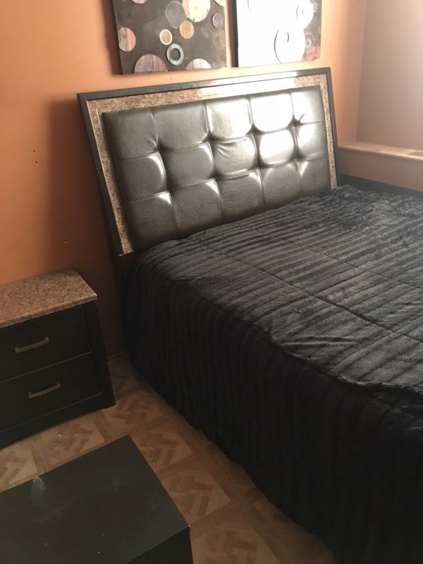 Selling my old bedroom set for 350 which includes dresser and nightstand