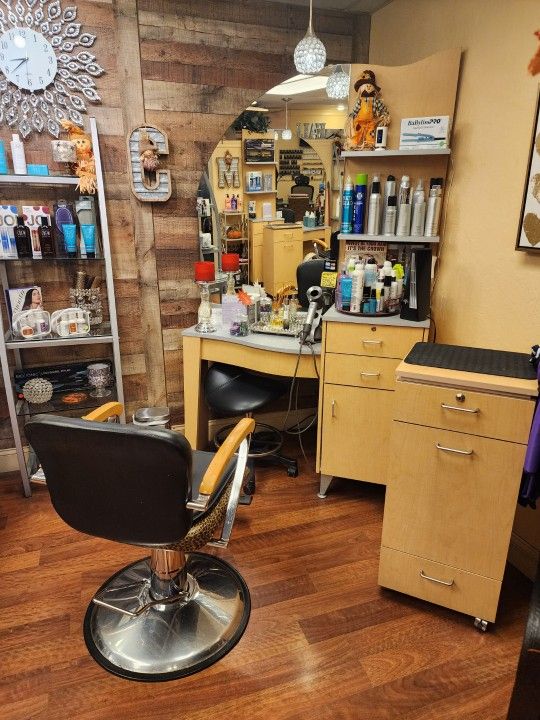 Chair Station And Roll About