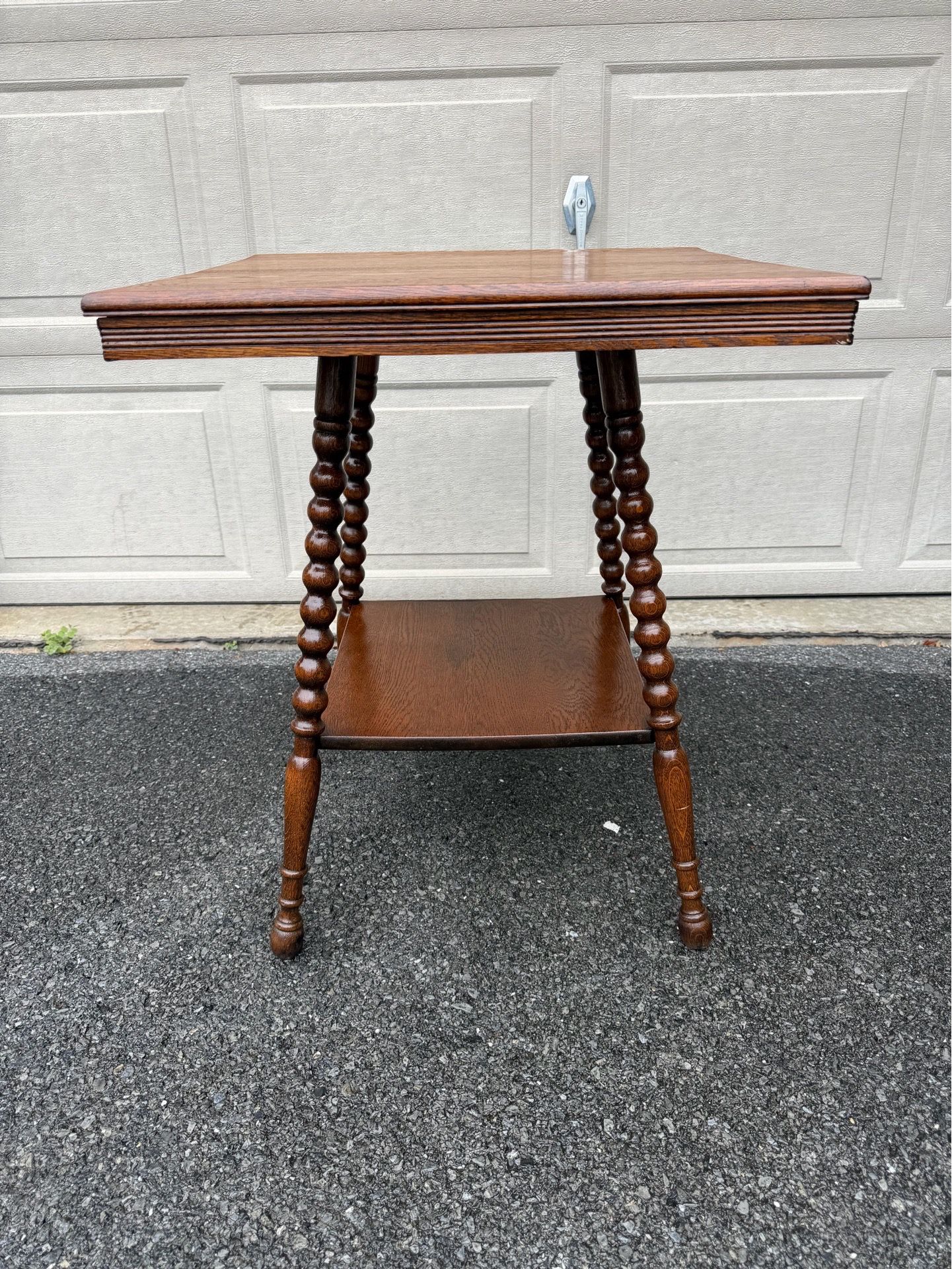 Gorgeous Oak Parlor Table 23 sq x 29 h