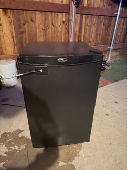 Mini fridge