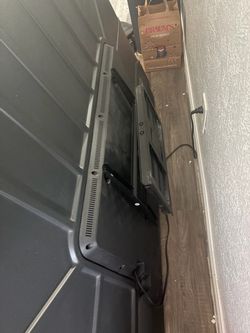 75 inch Flat Screen TV with Wall Mount
