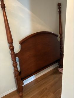 Queen Size Solid Wood  Four Post Spindle Bed