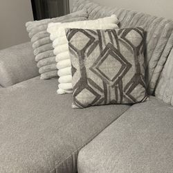 Rooms To Go Moreau Street 2PC Left Arm Chaise Sections Sofa For Sell