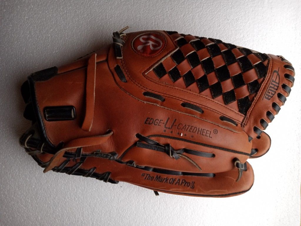 Rawlings Baseball Glove 