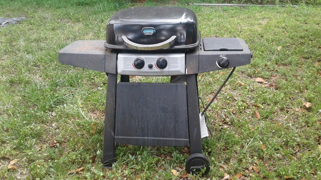 Used UniFlame Gas BBQ Grill