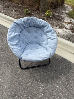 Foldable Moon Saucer Chair with Mental Frame. Using good condition with normal size of usage.