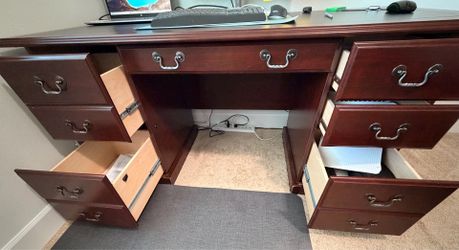 Executive Office Desk with 6 Drawers + Rolling Office Chair – Mint Condition