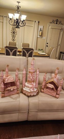 Beautiful Hand crafted Baby Shower or Reveal for your special event.   Price for  all items displayed.