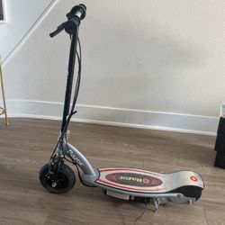 Razor E125 Electric Scooter 