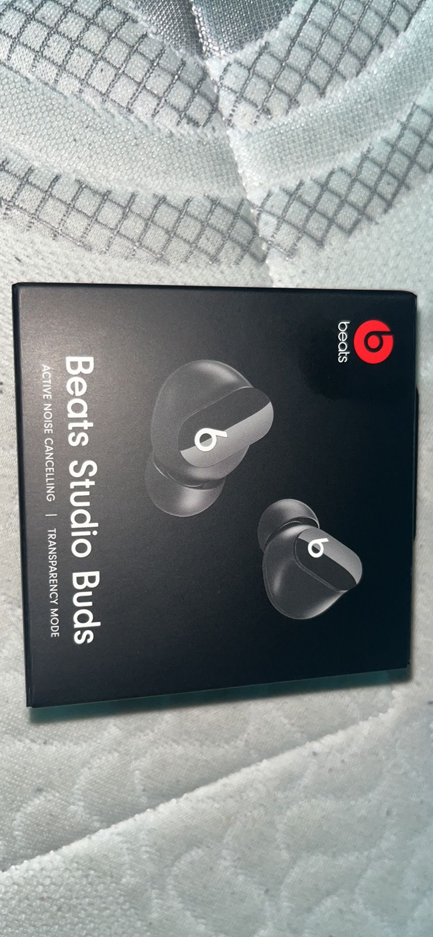 New Beats Studio Buds, wireless noise-cancelling headphones. Compatible with Apple and Android