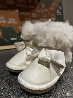 White Baby Boots with Fur and Bow