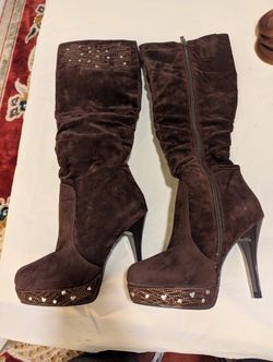 BROWN SUEDE BOOTS