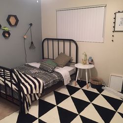 Bed / bed frame / full size
