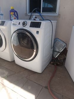 Ge washer in good 💯 condition delivery installer and water hose included 30 days guaranteed price obo $400