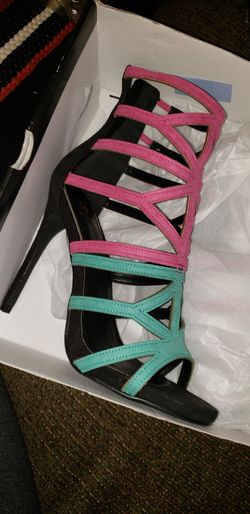 Womens heels (7.5) NEW