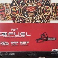 Milwaukee M18 Fuel Hatchet 8” Pruning Saw