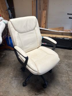 LOW PRICE MOVING- WAYFAIR CHAIR