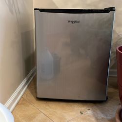 Whirlpool 2.7cu Ft Mini Fridge