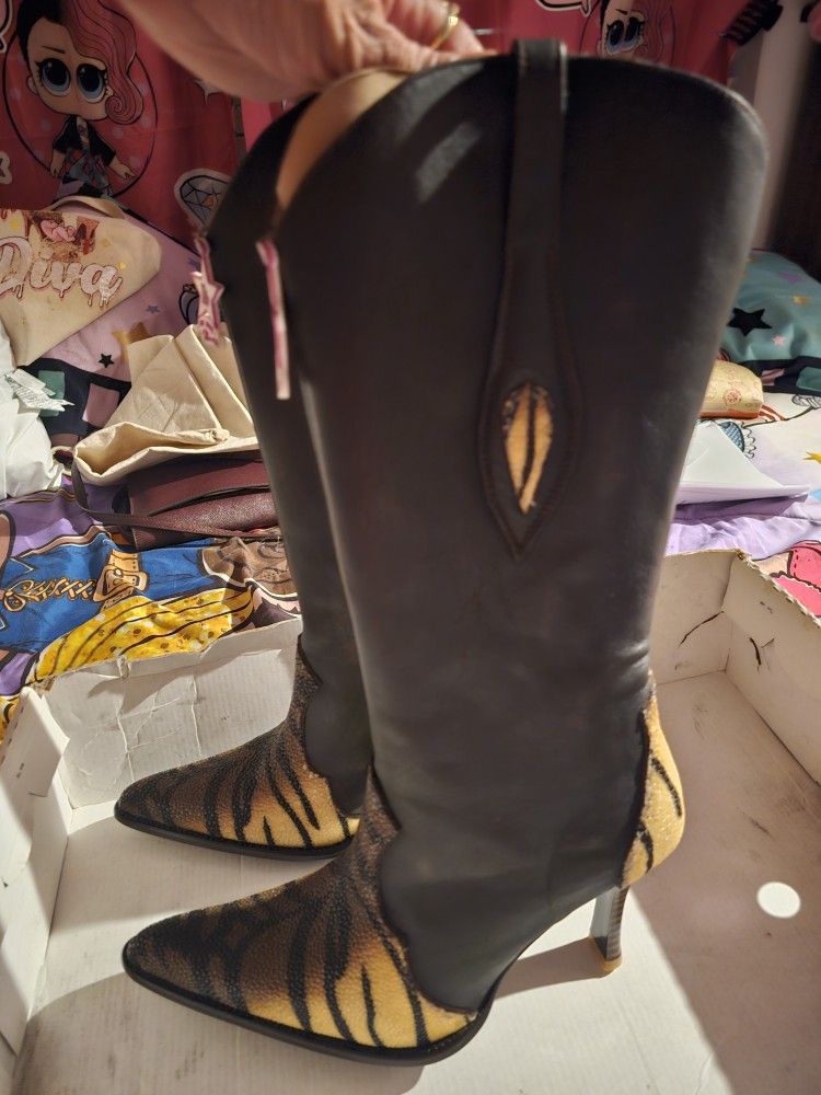 Womens Size 8.5 Boots