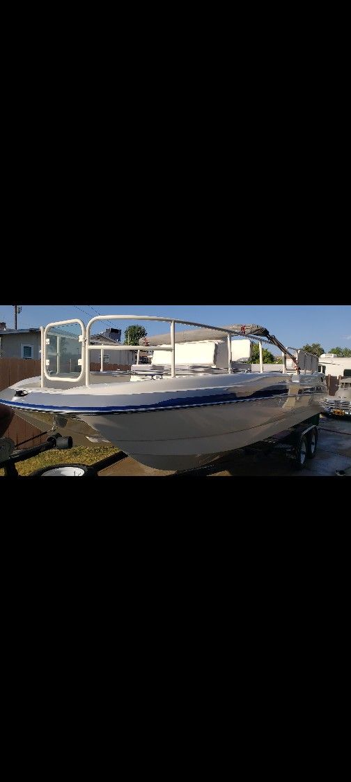 Bayliner Rendezvou Deck Boat