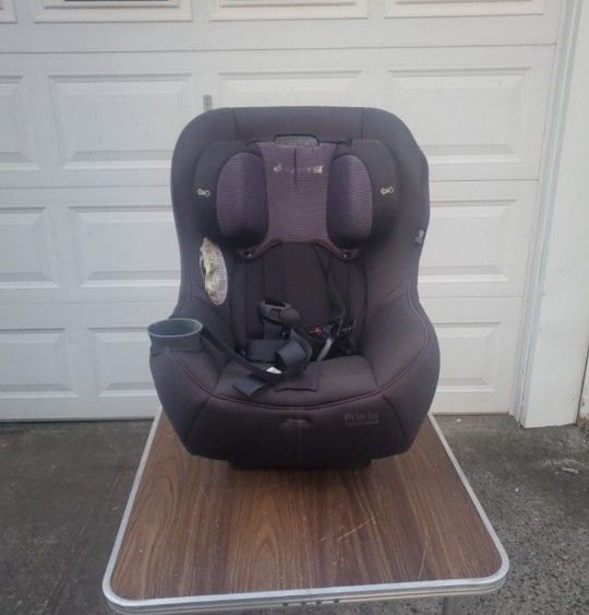 Maxi Cosi Convertible Car Seat 