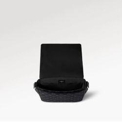 Louis Vuitton Messenger Bag 
