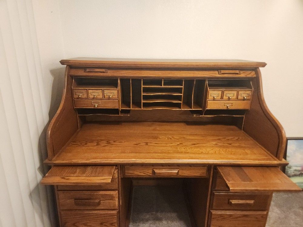 Beautiful Rolltop Solid Wooden Desk