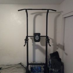 Pull Up Bar And Leg Lift