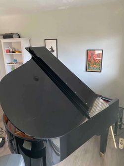 Beautiful- Yamaha GH1 baby grand piano