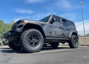 On sale. 2.5” leveling kit with installation..