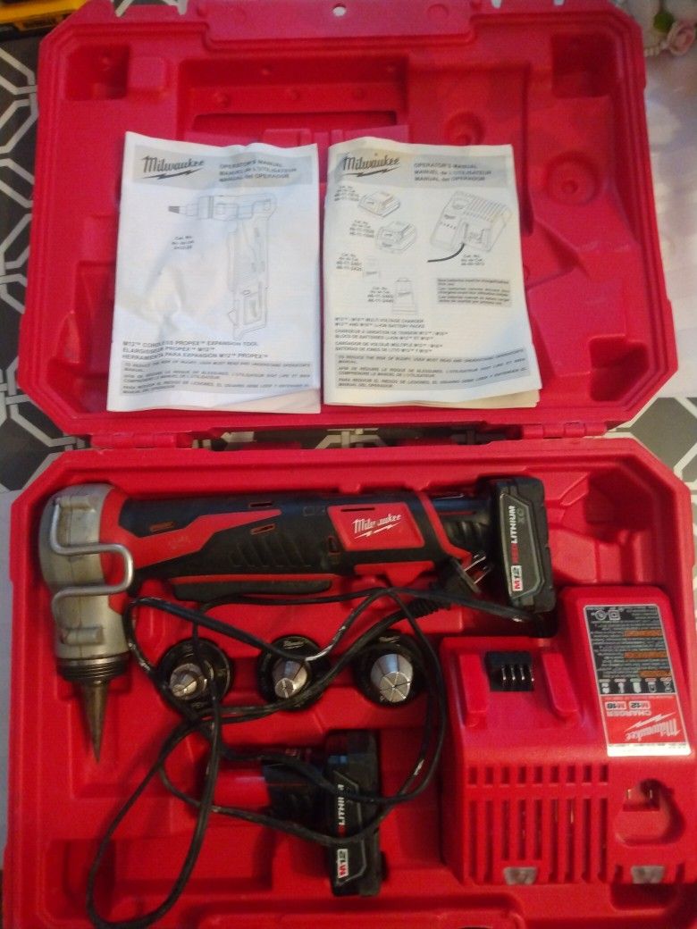 Milwaukee M12 Cordless Propex Expansion Tool