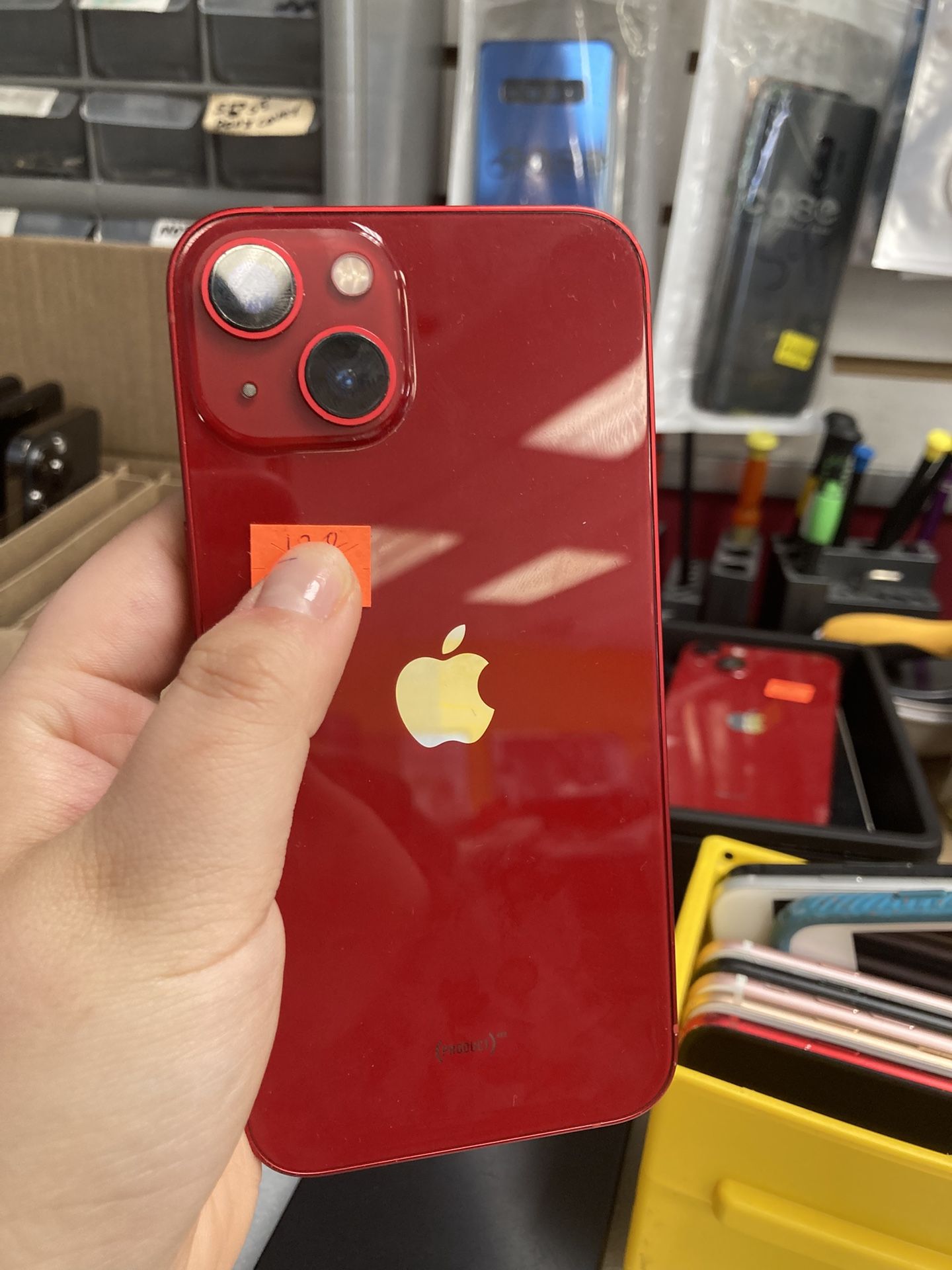Factory Unlocked Iphone 13 256 gb comes with store warranty
