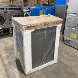 Samsung 7.5 cu. ft. Vented Smart Stackable Electric Dryer in Platinum with Steam Sanitize+