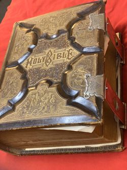 Antique Pictorial family holy bible from the 1800s