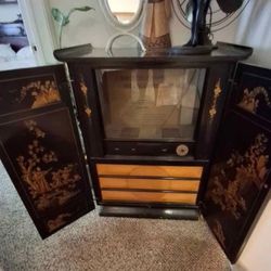 Asian-Inspired Display TV Case