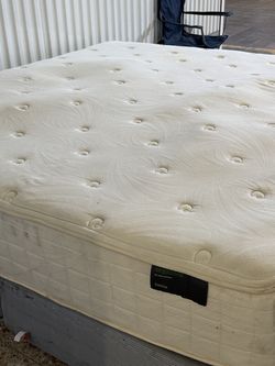 USED KING SIZE MATTRESS WITH BOX SPRING DELIVERY 🚚 AVAILABLE