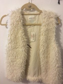 New fur vest size XL in girls