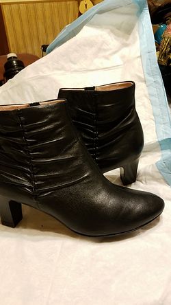 Taryn rose. Boots sz8.5