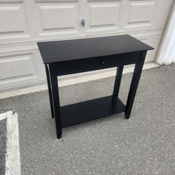Entry Table In Excellent Condition 