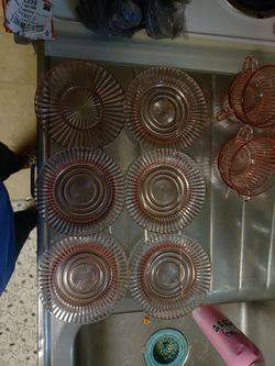 1930s Queen Mary pink depression glass 22 piece set