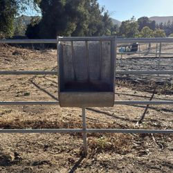 Horse Feeder