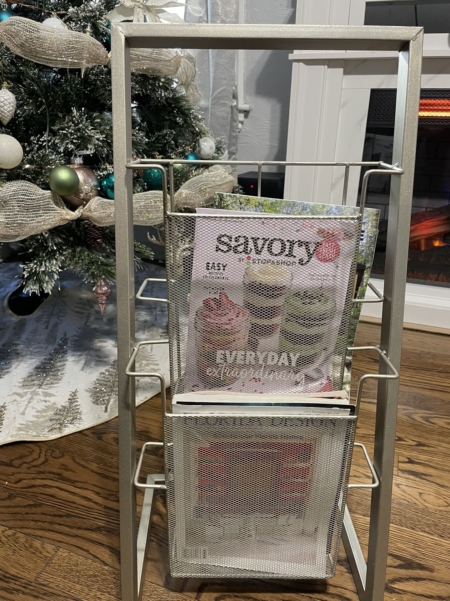 Book / Magazine Metal Stand