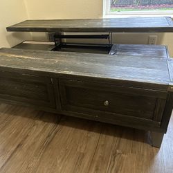 Used Ashley Furniture Lift top Cocktail Table.