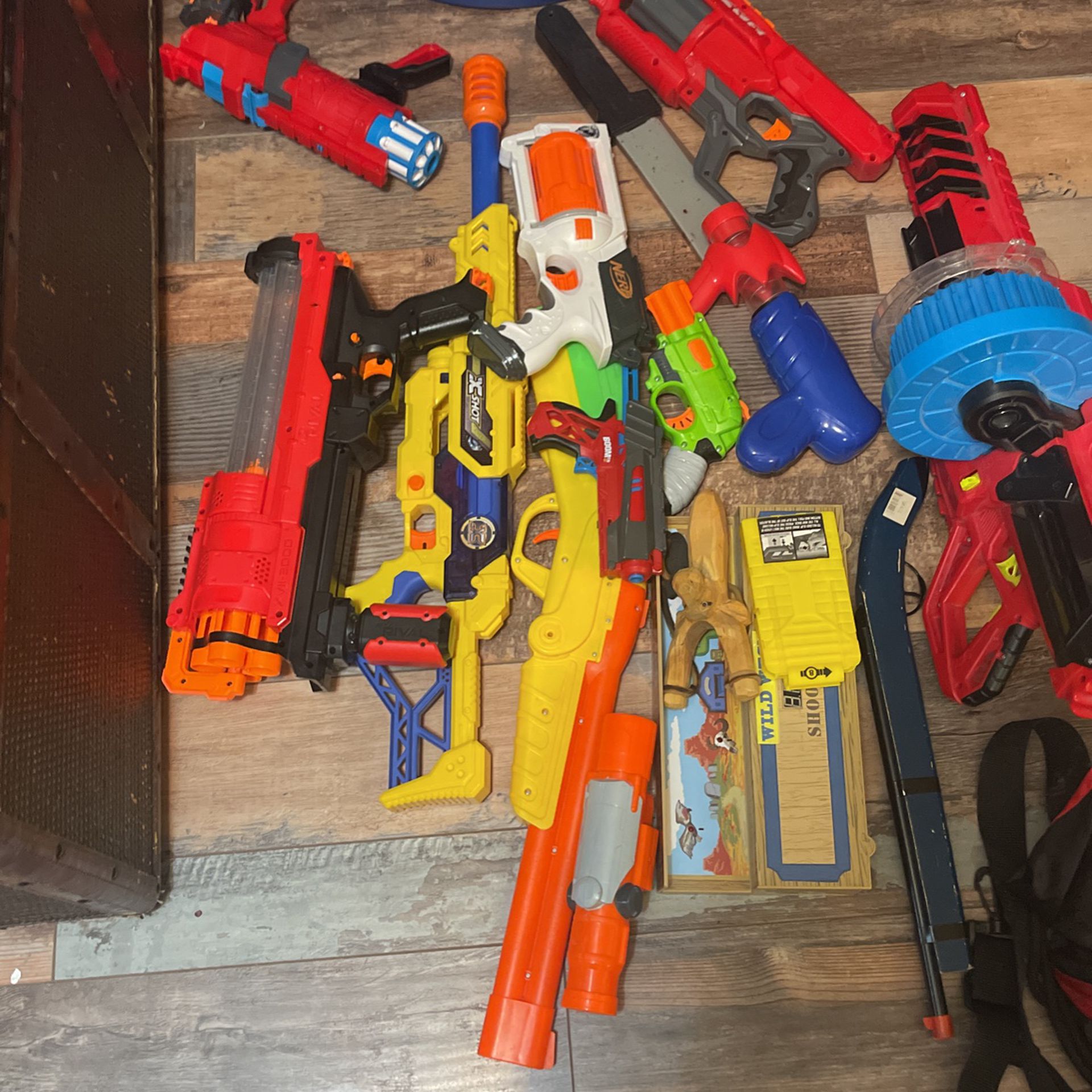 A bunch Of Nerf Guns 