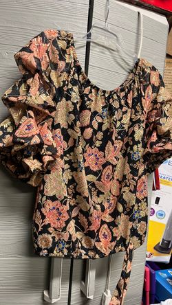 Vince Camuto women’s elegant blouse.