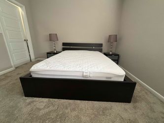 Modern Bedroom Set – Like New – Moving Sale