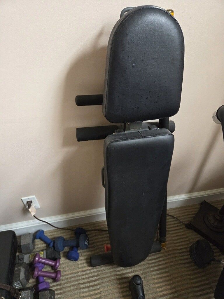 Adjustable Weight Bench With Full Set Of Weights