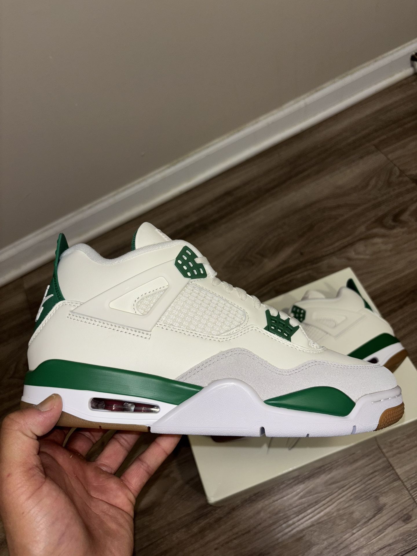 Jordan 4 Nike SB “Pine Green” SIZE 11
