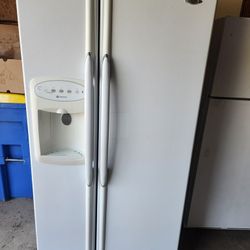 REFRIGERATOR 