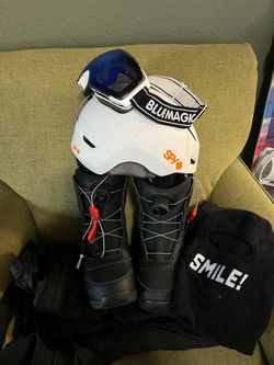 Snowboarding boots,helmet,goggles,backpack,overalls